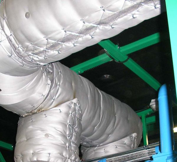 Hitzeschutzdämmung an Rohrleitungen sind flexibel und lassen sich sehr einfach montieren.